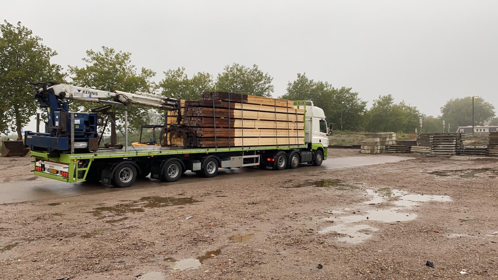 Houten damwand laten plaatsen Houten damwand laten plaatsen